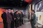 Speaker of Hungarian National Assembly visits Vietnam Military History Museum